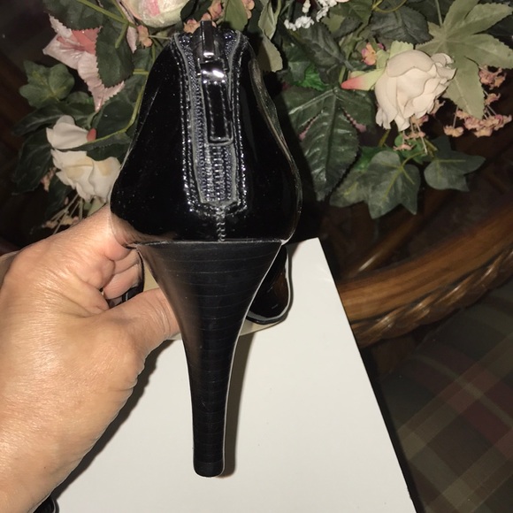 Franco Sarto Black  Patent Leather Sandals - Picture 7 of 8